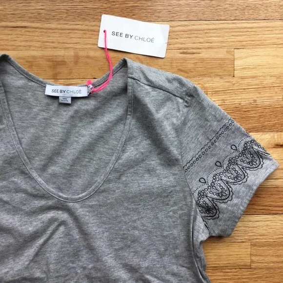 See By Chloé printed v-neck NWT - Picture 2 of 3